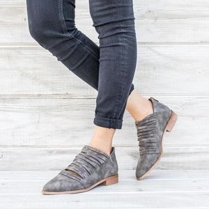 6 HR SALE🍒Mi.iM Shredded booties Free Soul BOHO